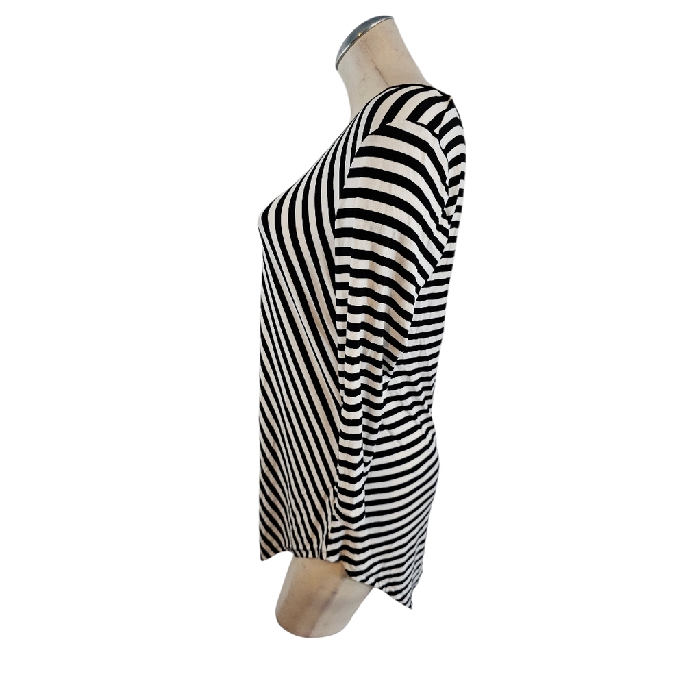 Cable & Gauge Size M Black White Striped Top Assymetrical Hem - Picture 4 of 6